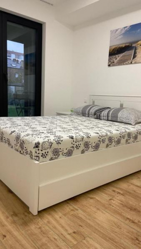 Modern apartment with free parking 500m away